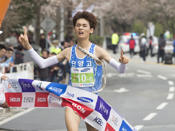코오롱 구간 마라톤대회 - 결승점 통과사진