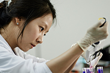코오롱생명과학 바이오신약연구소 연구원 모습